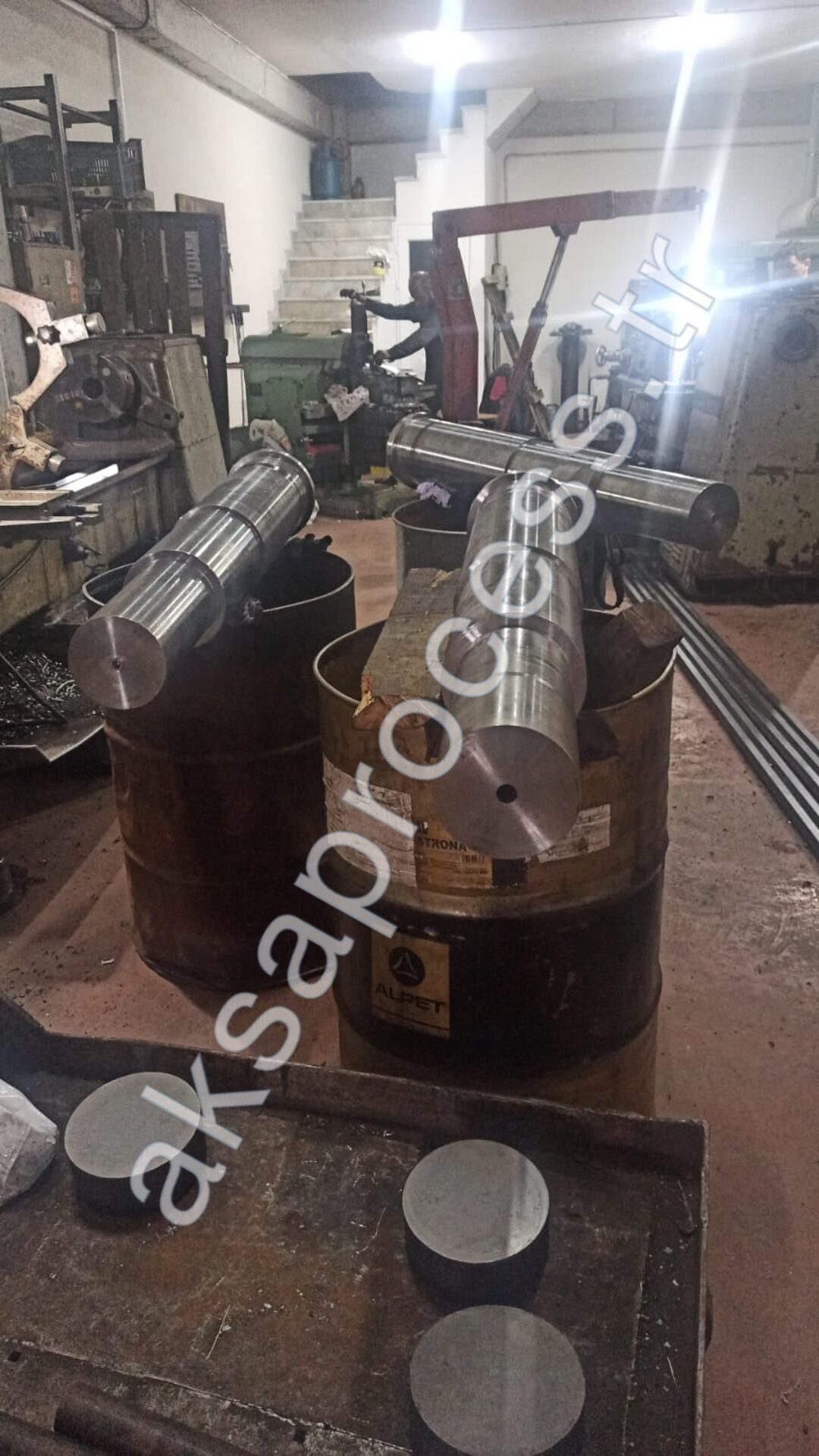 Alojamientos y muñones de rodillos para un molino pendular en el taller