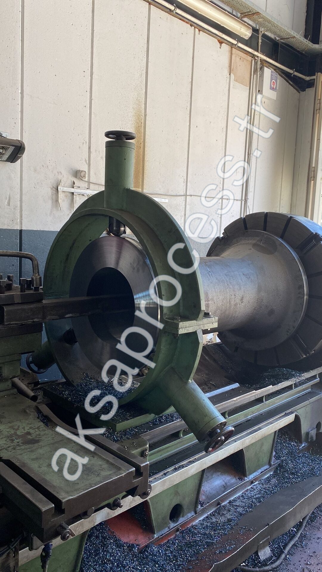Mecanizado de un componente de molino en un gran torno horizontal de nuestro taller